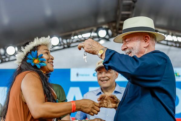 Lula entrega 576 unidades habitacionais em Manaus e afirma que ‘casa própria é coisa sagrada’