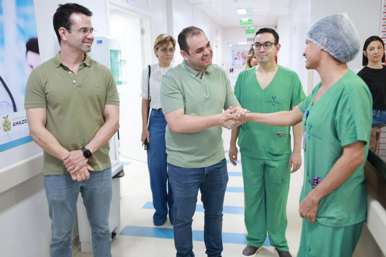 Governador Roberto Cidade acompanha início do 100º implante coclear realizado pelo Governo do Amazonas