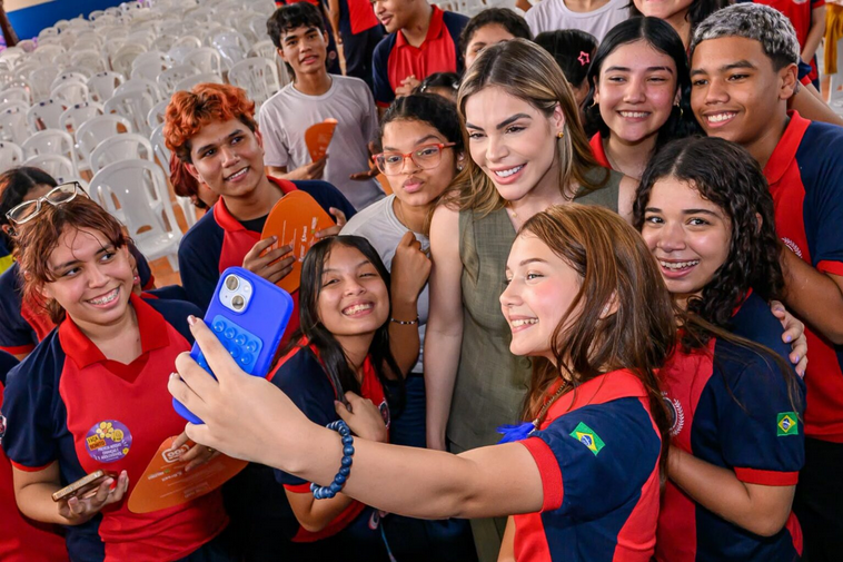 Primeira-dama Thaisa Cidade reforça ações de proteção infantojuvenil nas escolas em evento na zona sul de Manaus