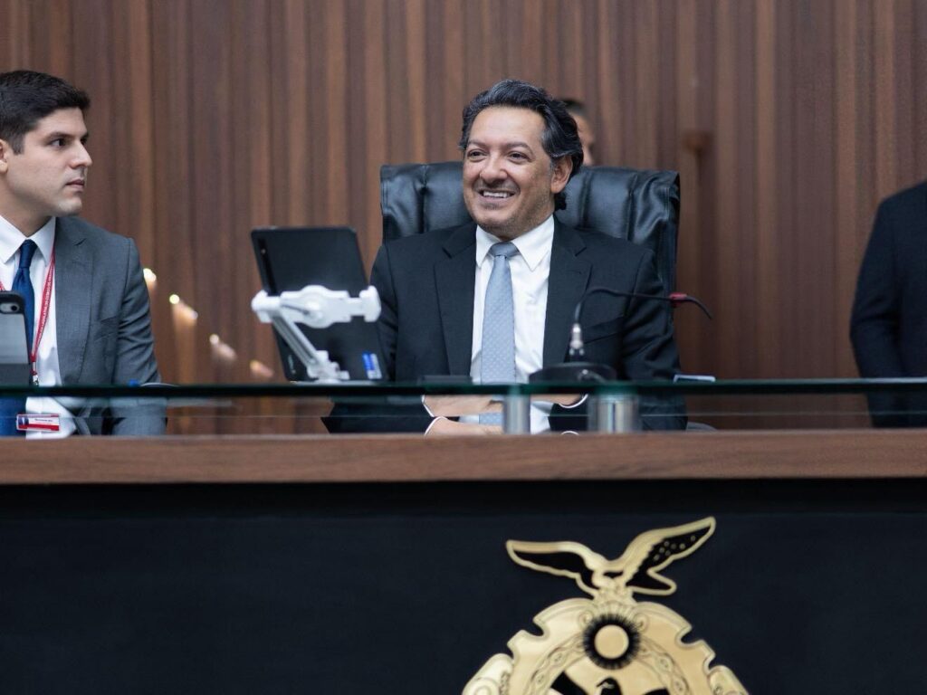Felipe Souza é reconduzido à liderança do governo e consolida trajetória como maior articulador político da Aleam 2 Felipe Souza é reconduzido à liderança do governo e consolida trajetória como maior articulador político da Aleam 2